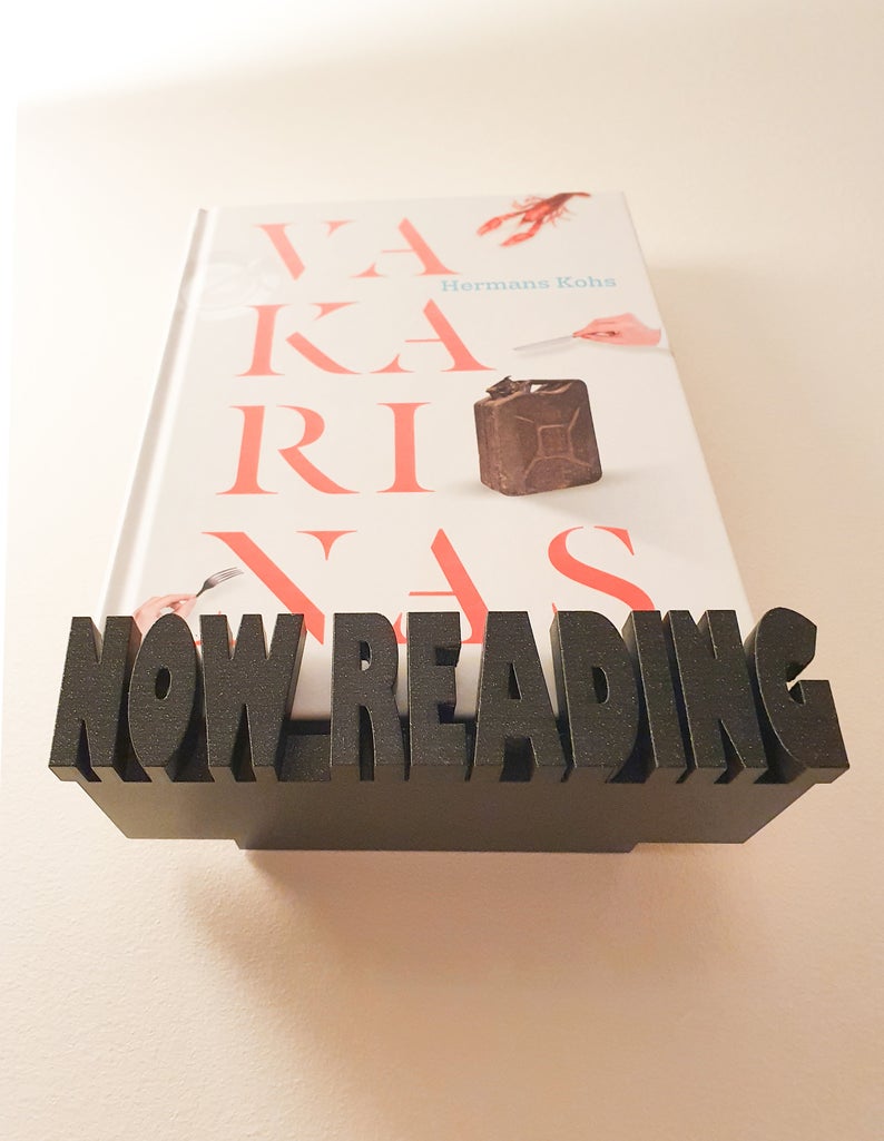 wall book shelves: now reading